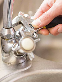 水龙头修理
